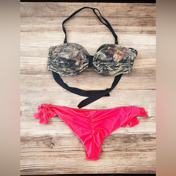 Bikini - Picture 1 of 1